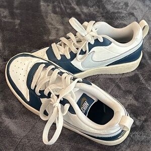 Nike Court Borough Big Kids' Shoes Size 4